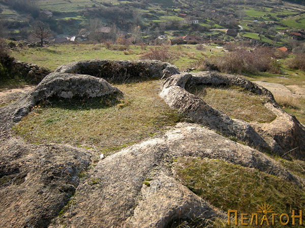 101-20-Grobovi-vo-karpa---lokalitet-Germansko-Kladenche---Golem-Kamen---Lopatica