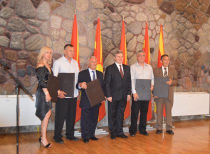 Povelba-za-Makedonskiot-Teatar-od-Sidnej-1