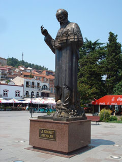 sveti-kliment-ohridski-spomenik-240