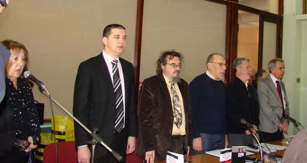 makedoncite-vo-albanija-gi-promoviraa-knigite-na-nikovski-i-vlahov-5