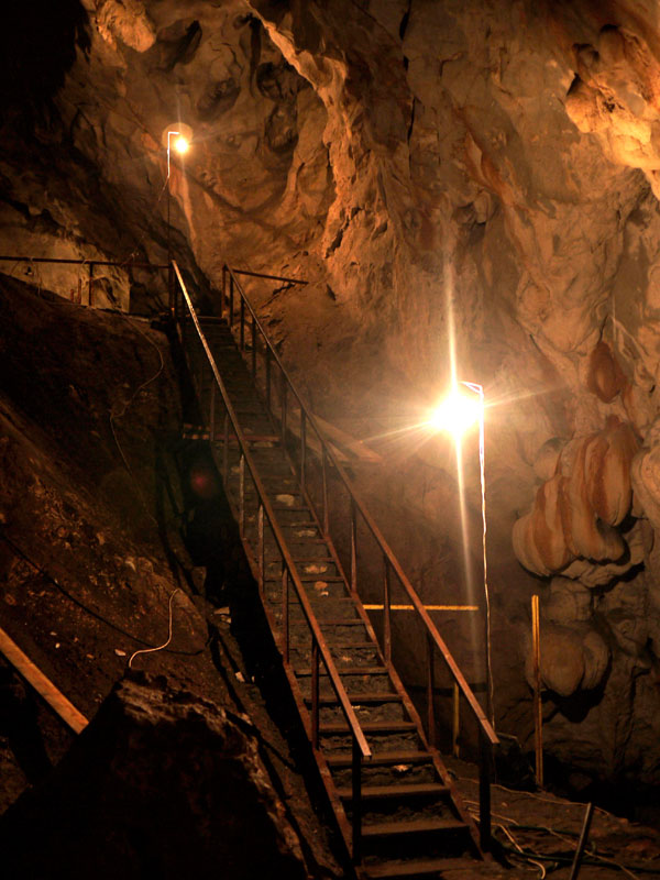Vrelo_Cave_stairs
