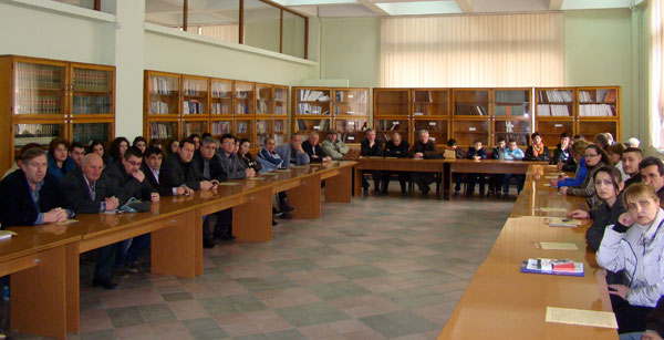 makedoncite-vo-albanija-gi-promoviraa-knigite-na-nikovski-i-vlahov-2