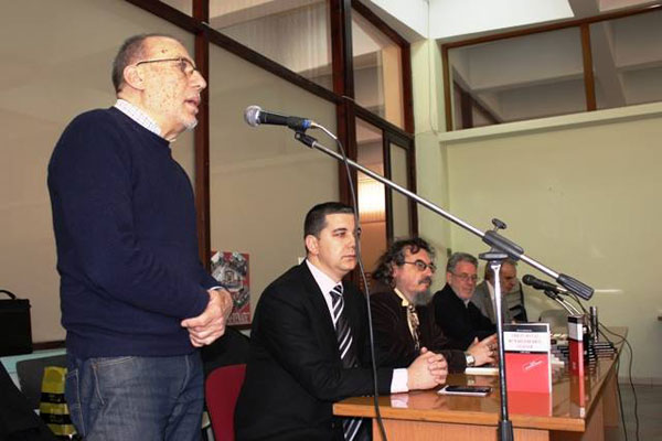 makedoncite-vo-albanija-gi-promoviraa-knigite-na-nikovski-i-vlahov-4