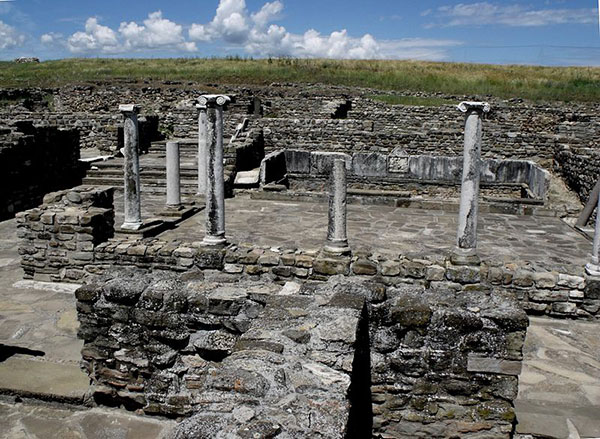 800px-Peristerian house at Stobi