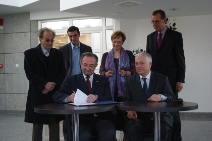 Skopje 2011 muzej na holokaustot-potpisuvanje dogovor so evtopska akademija-Berlin. 4