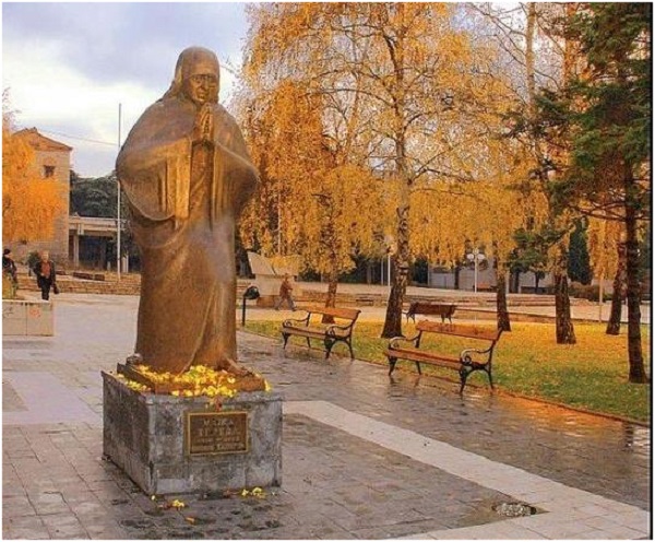 majka-tereza-spomenik