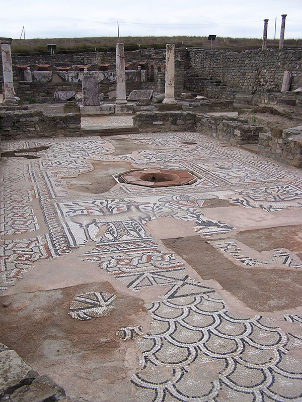 800px-Small bath at Stobi1
