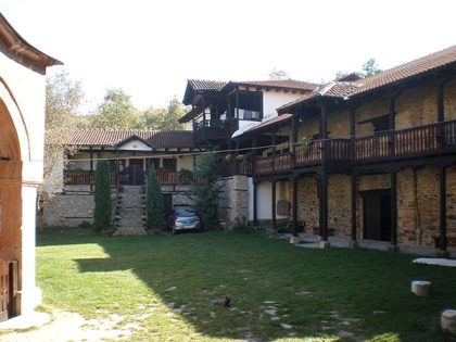 800px-Konaci-Markov Manastir